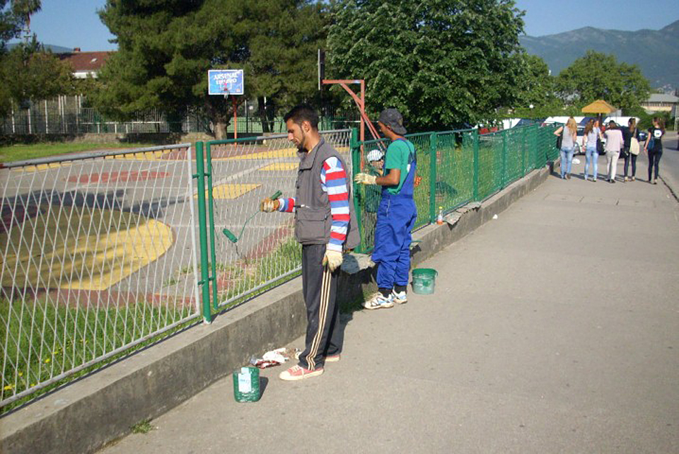 Otpočela akcija farbanja ograda u gradskim zonama